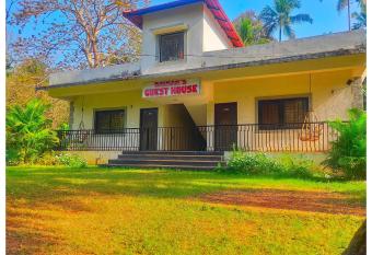 Raikar Guest House has Balcony rooms