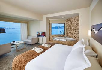 Richmond Nua Wellness Spa - Adult Only allows 18 year olds to book a room