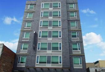 Umbrella Hotel Bronx has Smoking rooms