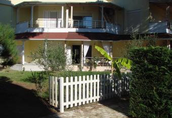 Cozy Beach House Gjiri Lalzit has Balcony rooms