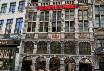 Antwerp City Hostel allows 18 year olds to book a room