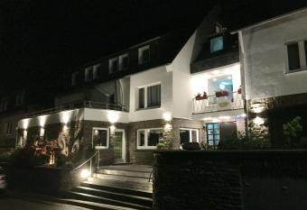 Hotel Vintage Am Bundesbank-Bunker allows 18 year olds to book a room