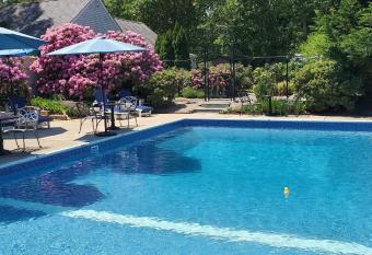 The Platinum Pebble Boutique Inn - Adults Only Property has Balcony rooms