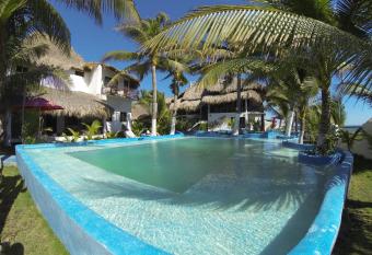 Marbella Eco Lodge has Balcony rooms