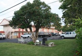 Ephrata Inn Motel has Balcony rooms