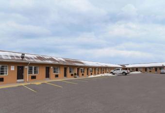 Travelodge by Wyndham Jersey City has Smoking rooms