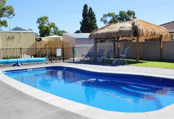 Avondel Caravan Park has Balcony rooms