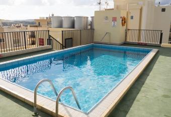 Huli Hotel & Apartments allows 18 year olds to book a room