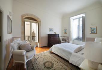 B&B Five Rooms has Balcony rooms