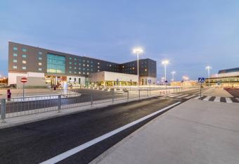 Courtyard by Marriott Warsaw Airport allows 18 year olds to book a room