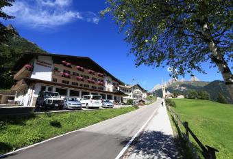 Albergo Arnica has Balcony rooms