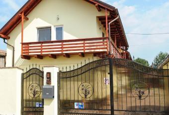 Pensiunea Dany & Ady has Balcony rooms