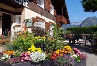 Auberge Du Fraizier has Balcony rooms