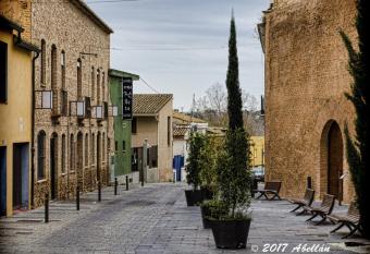 Hotel Muralleta allows 18 year olds to book a room