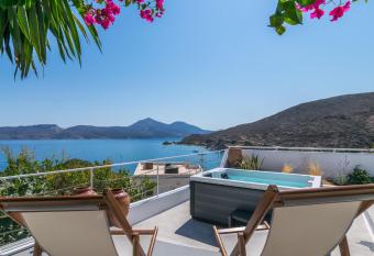 Villa SOLEIL has Balcony rooms