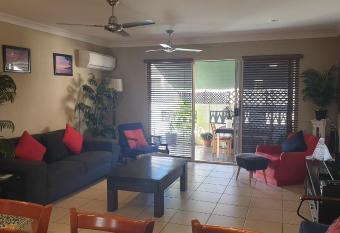 A City Retreat, 2BR Apartment - Reid Park -Townsville has Balcony rooms
