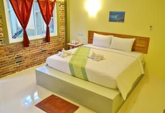 Lanta Baan Nok Resort has Balcony rooms