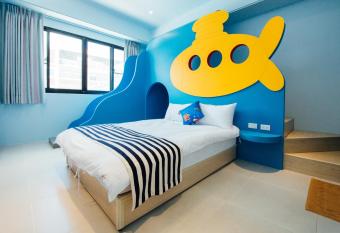 Yellow Kite Hostel allows 18 year olds to book a room