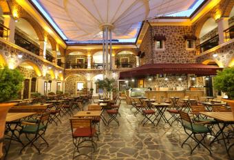 L Agora Old Town Hotel & Bazaar has Balcony rooms