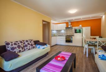 Apartment Dunja has Balcony rooms