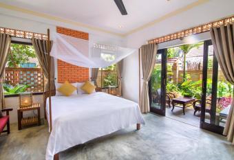 Blue Beach Village Homestay has Balcony rooms