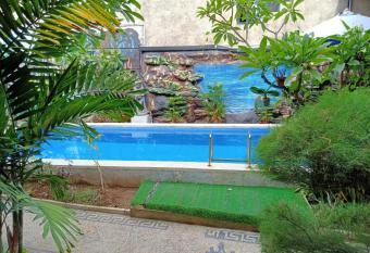 The Mel Homestay has Balcony rooms