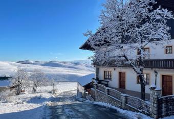 Guest House Vila Djokic has Balcony rooms