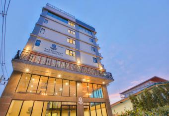 The Sixteenth Naiyang Beach Hotel SHA Plus has Balcony rooms