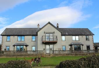 Shandon Farmhouse Bed and Breakfast has Balcony rooms