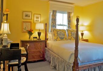 Hilltop Inn has Balcony rooms