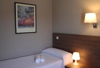 Hotel La Parada allows 18 year olds to book a room