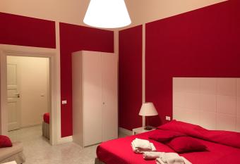 AlbaChiara Suite Rooms - City Center has Balcony rooms