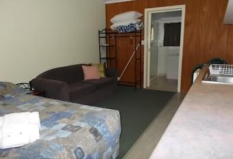 Oakridge Motel Tourist Park has Balcony rooms