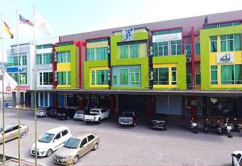 Qu Lin Resident allows 18 year olds to book a room