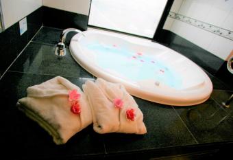 Water Hotel Mw (Love Hotel) has Smoking rooms