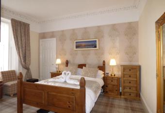 Sandvilla Guesthouse allows 18 year olds to book a room