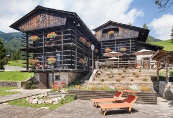 Hotel Rikhelan has Balcony rooms