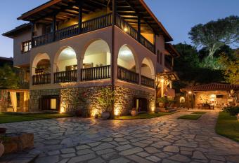 Vetrinos Apartments has Balcony rooms