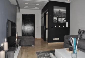 Val Fleuri Apartment with Balcony, Casablanca allows 18 year olds to book a room