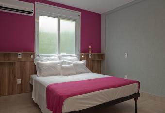 LOFT CATETE Bald   allows 18 year olds to book a room