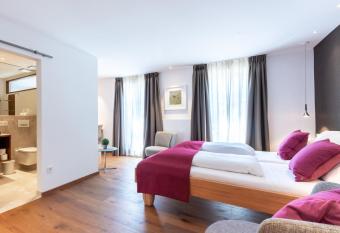 Hotel Zum Ochsen allows 18 year olds to book a room