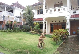 Villa Ohana Batu has Balcony rooms