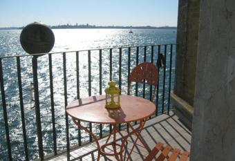 Casa Sulla Laguna has Balcony rooms