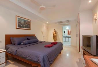 Argyle Apartments Pattaya has Balcony rooms