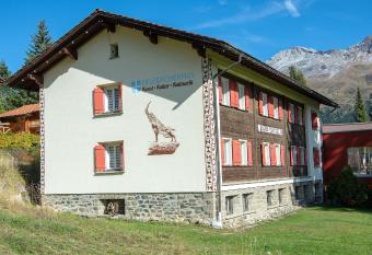 Erlebacherhus allows 18 year olds to book a room