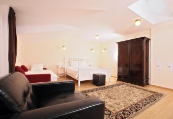 Boutique Apartments Oradea allows 18 year olds to book a room