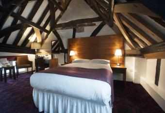 The Royal Hop Pole Wetherspoon allows 18 year olds to book a room