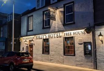 Jolly s Hotel Wetherspoon allows 18 year olds to book a room