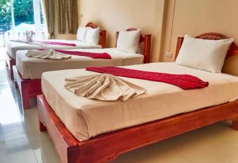 Khao-Sok Bed and Breakfast has Balcony rooms