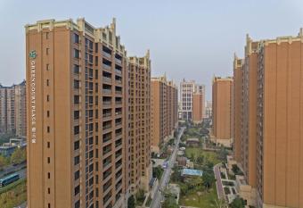 Green Court Place Jingqiao Middle Ring Shanghai has Balcony rooms